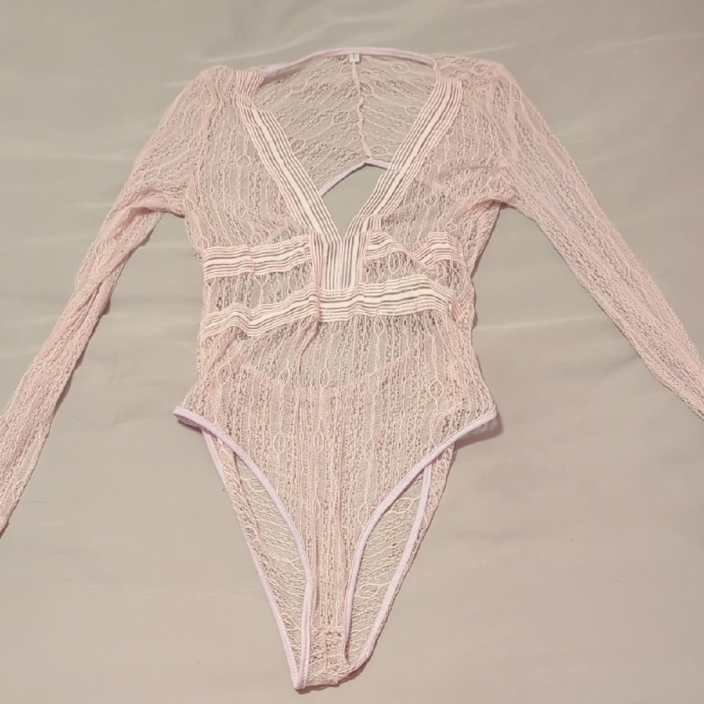 Elegant Lace Bodysuit in Blush Pink